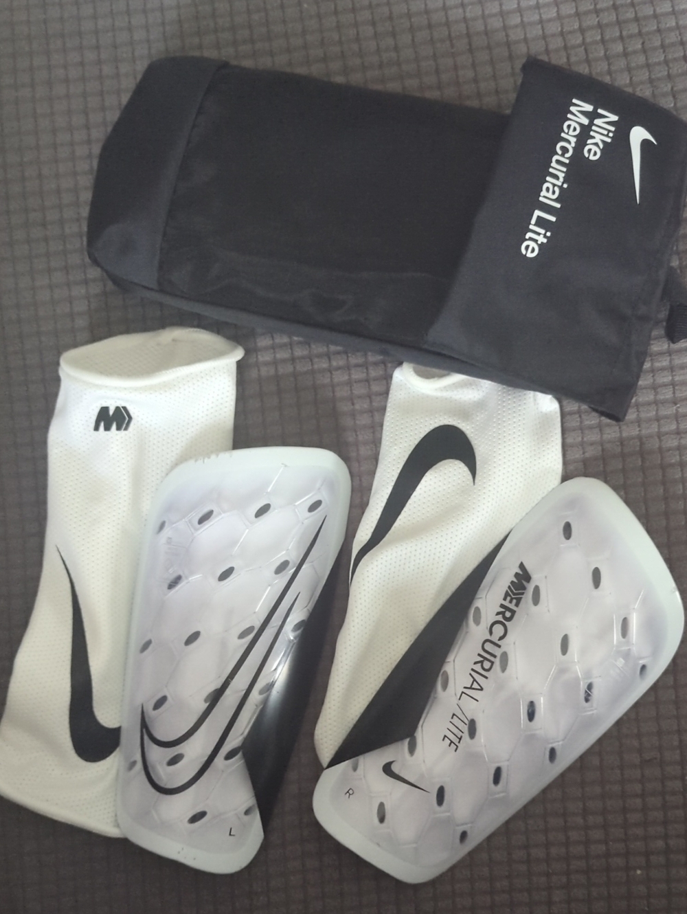 Nike White and Black Mercurial Lite Shin Guard Set with Sleeve